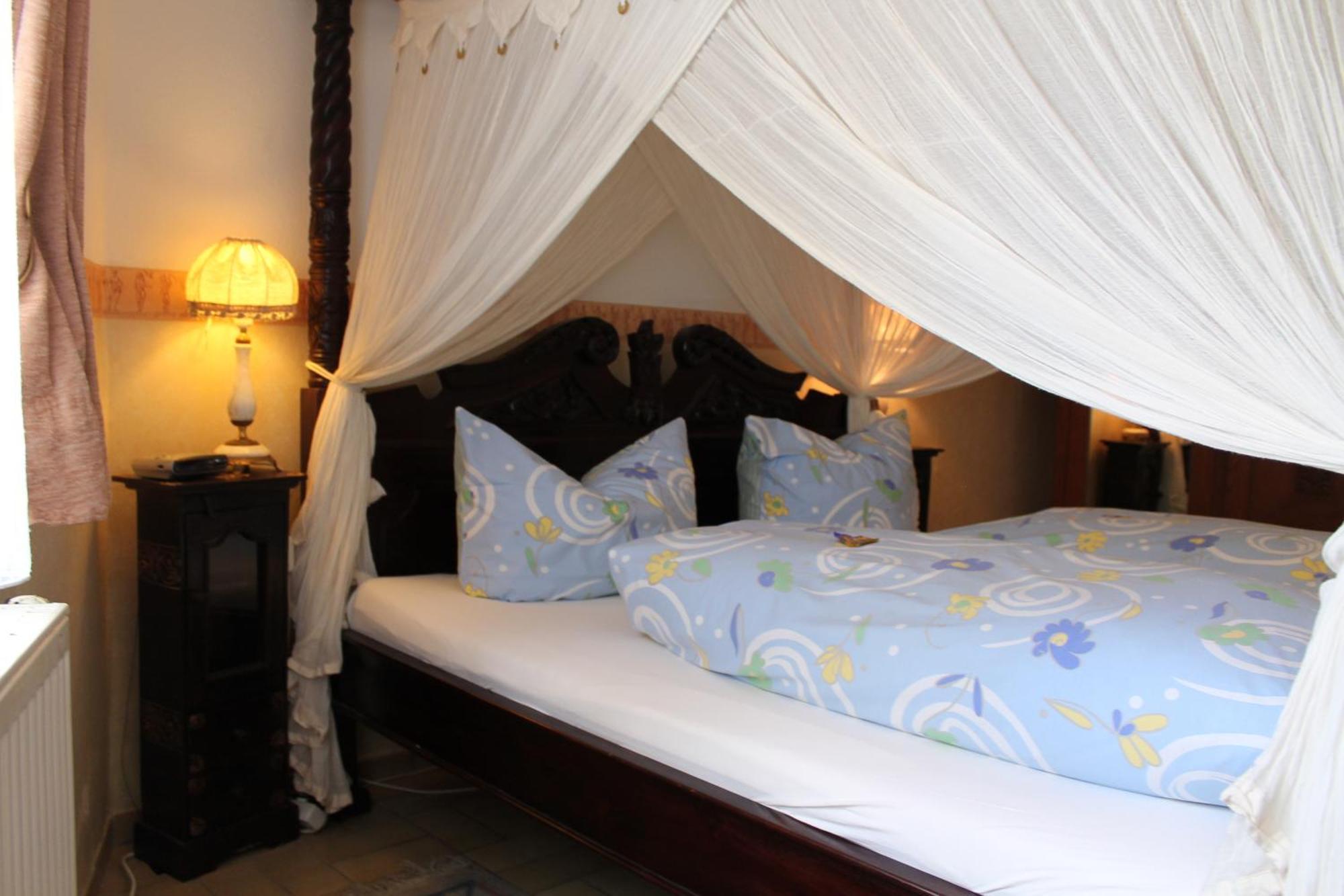 Kreuzerhof Hotel Garni Ротенбург-на-Таубере Экстерьер фото